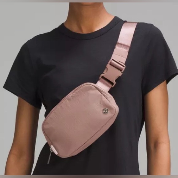 lululemon athletica Handbags - NWOT Lululemon Everywhere Belt Bag 1L